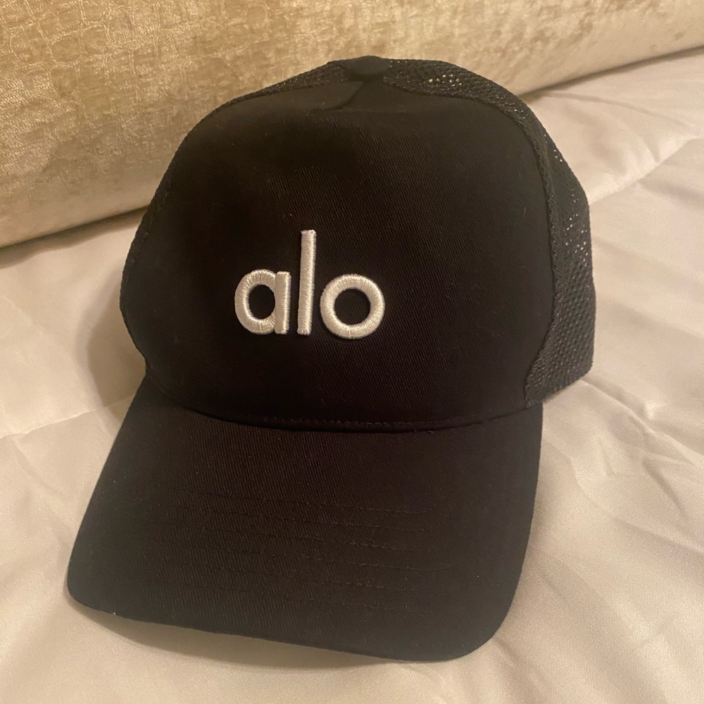 Alo trucker hat. Only tried on.